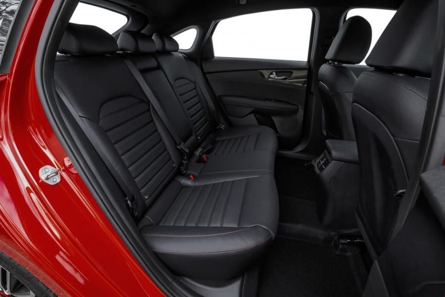 Интерьер Kia Cerato Hatch GT 2019 года  (AU) (фото 8 из 13)